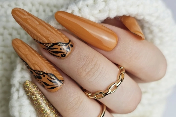 Pumpkin spice nails i silk corn nails – paznokcie na jesień 2025