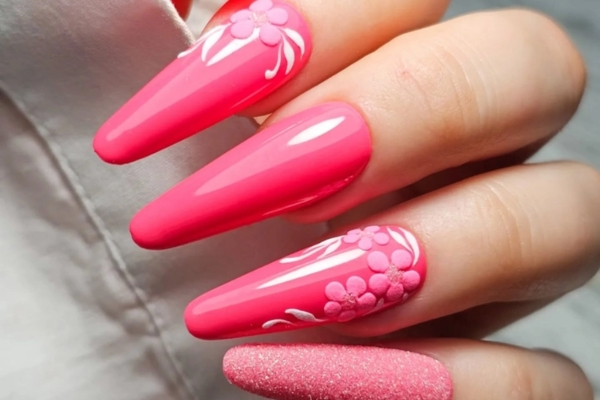 Pink October: jak nosić różowy manicure, by wesprzeć Różowy Październik?